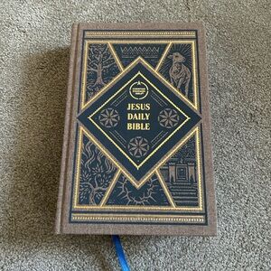 CSB Jesus Daily Bible with Gold and Blue Accents